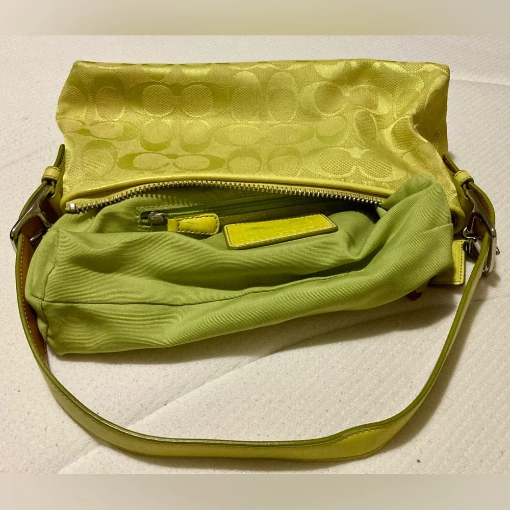 💛COACH🤍6371 Signature Vintage East West Hampton Demi Bag
Baguette Shoulder Bag - Picture 9 of 11